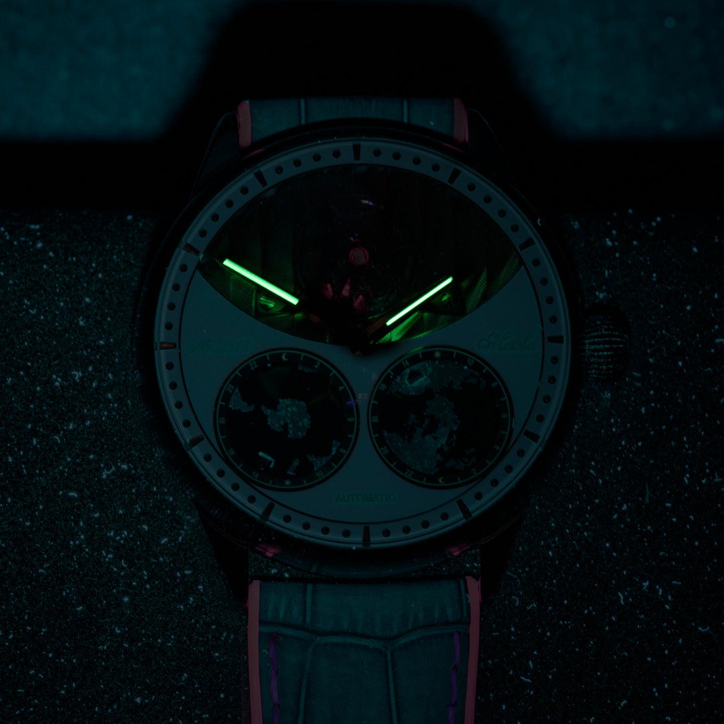 Haofa 2318 Model 3D Earth Rotating Mineral High-domed Crystal Watches